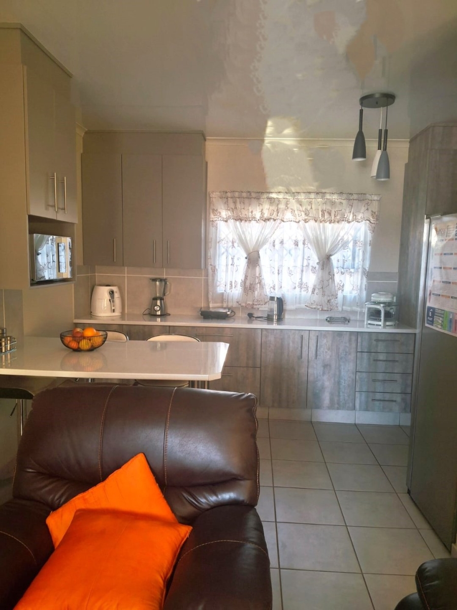 3 Bedroom Property for Sale in Flamwood North West